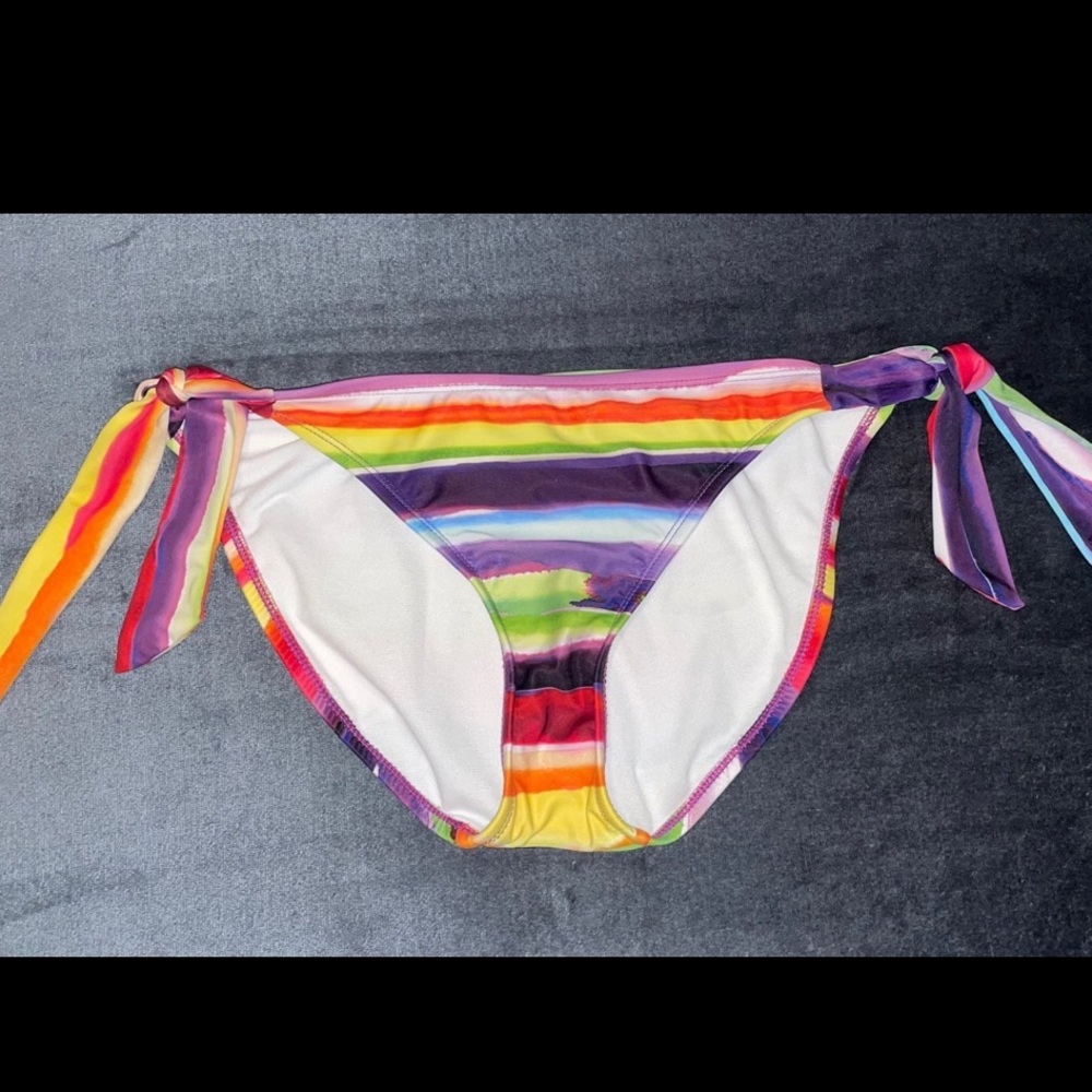 ✨2/$10 (L) Kenneth Cole Reaction Swim Bottoms